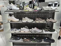-SALOMON萨洛蒙(青岛海信店)