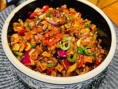 传统黑三剁配薄饼-雀舞云南菜(天津天河城购物中心店)