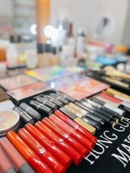 -红馆妆造(中央大街店)