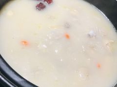 -洪氏嗨捞·广东猪肚鸡·椰子鸡火锅(西咸万象城店)