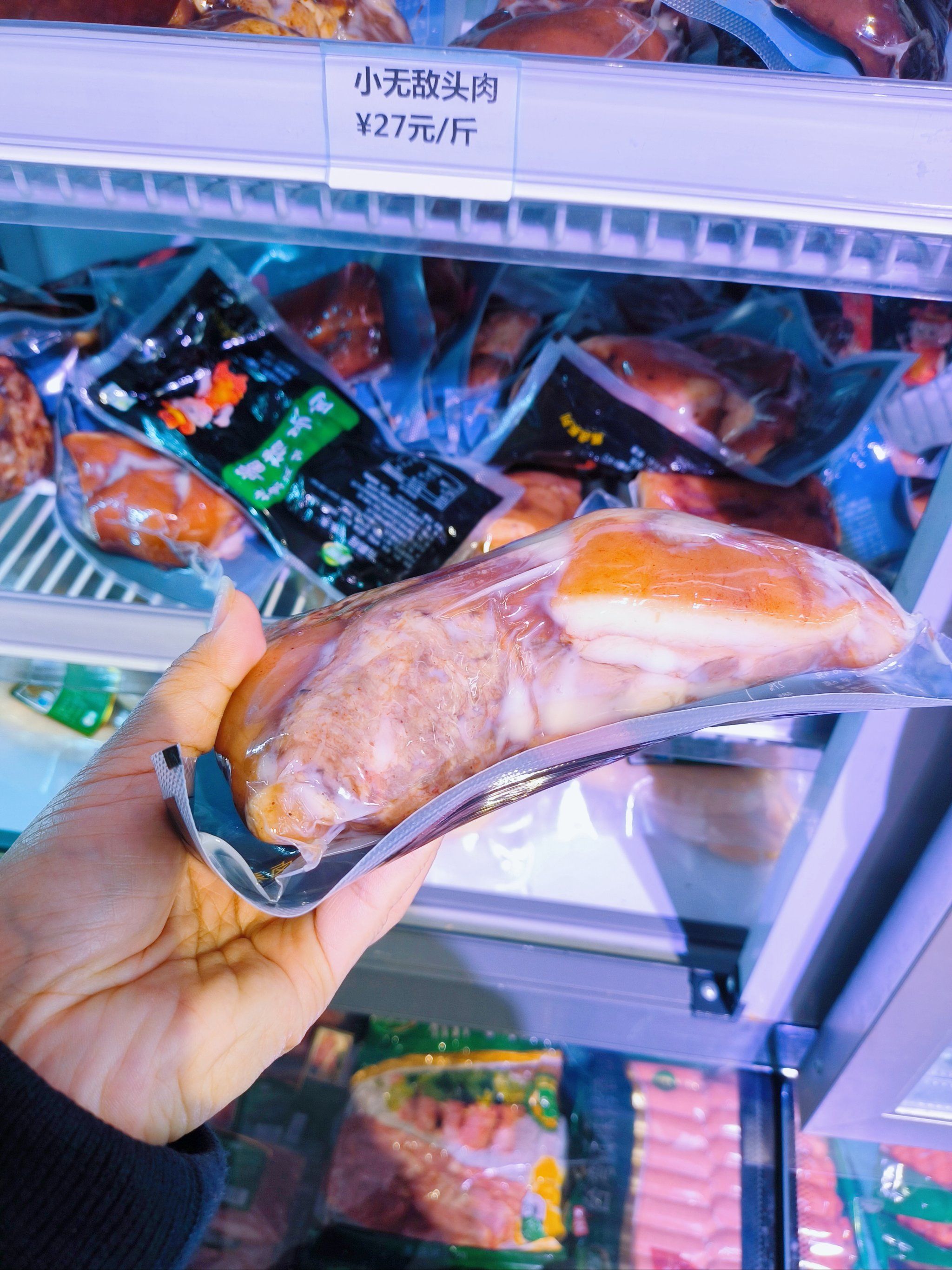 开在肉联厂对面的熟食店,新鲜肉,附近居民是常客.