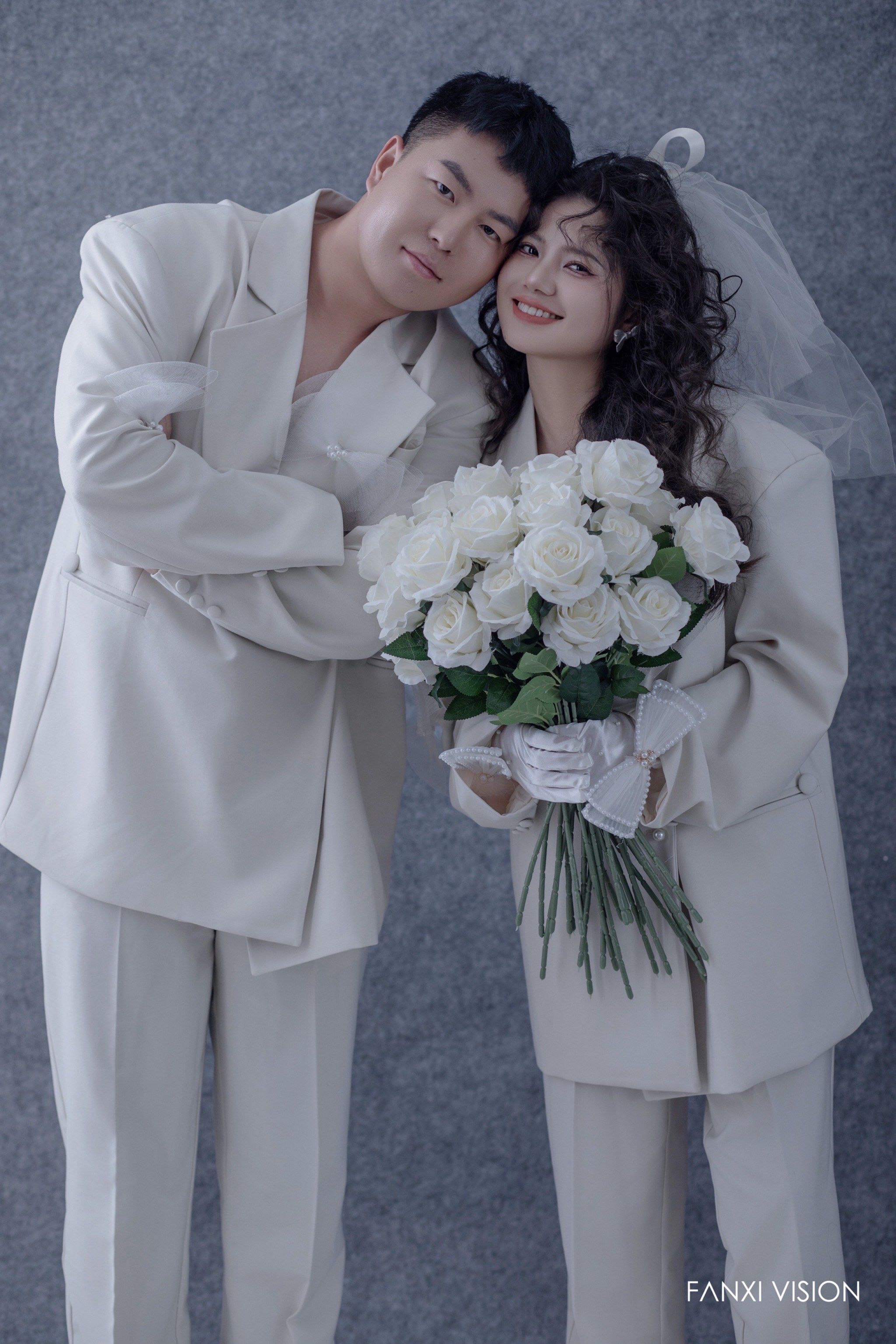 把广元这组甜酷风婚纱照当壁纸~00后爱惨啦