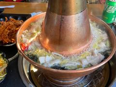 -果松木炭酸菜铜火锅·外婆参鸡汤