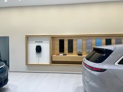 -理想汽车(世纪汇店)
