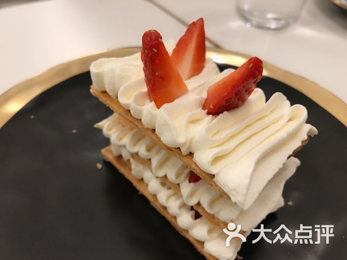 宇甜品草莓淡奶拿破仑图片 - 第2张