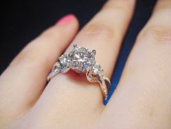 斜上方45度最美！-威德钻石-克拉钻大本营(南京东路店)