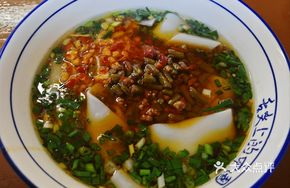 Sour Pickled Bean Pork Noodles
