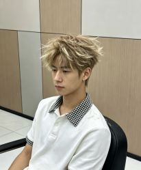 -镁连社·美联社