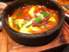 -云海肴·汽锅鸡·云南菜(天山百盛优客店)