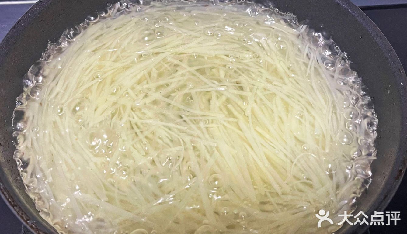 🥔嘎嘣脆的【酸辣土豆丝】做法来也！