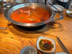 -野山舂·贵州现舂酸汤火锅(鸿通城店)