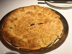 刚出炉的烤馕-西域阿里马新疆菜·清真(桂花路店)