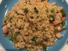 酸菜脆皮烧肉炒饭-港丽餐厅(高德置地店)