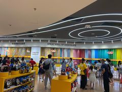 -m豆巧克力世界(上海世茂广场店)