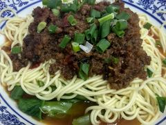 -渝之汇牛肉豌杂面