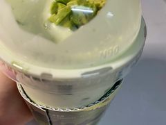 牛油果奶昔-茉酸奶(松江开元地中海店)