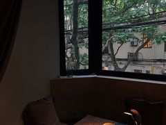 靠窗位-毛辣果·酸