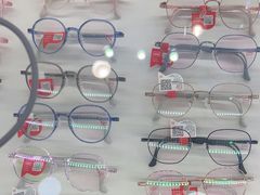 -美式眼镜·授权蔡司.依视路.尼康.豪雅.明月(南翔印象城店)