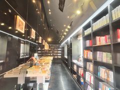 -钟书阁(松江泰晤士小镇店)