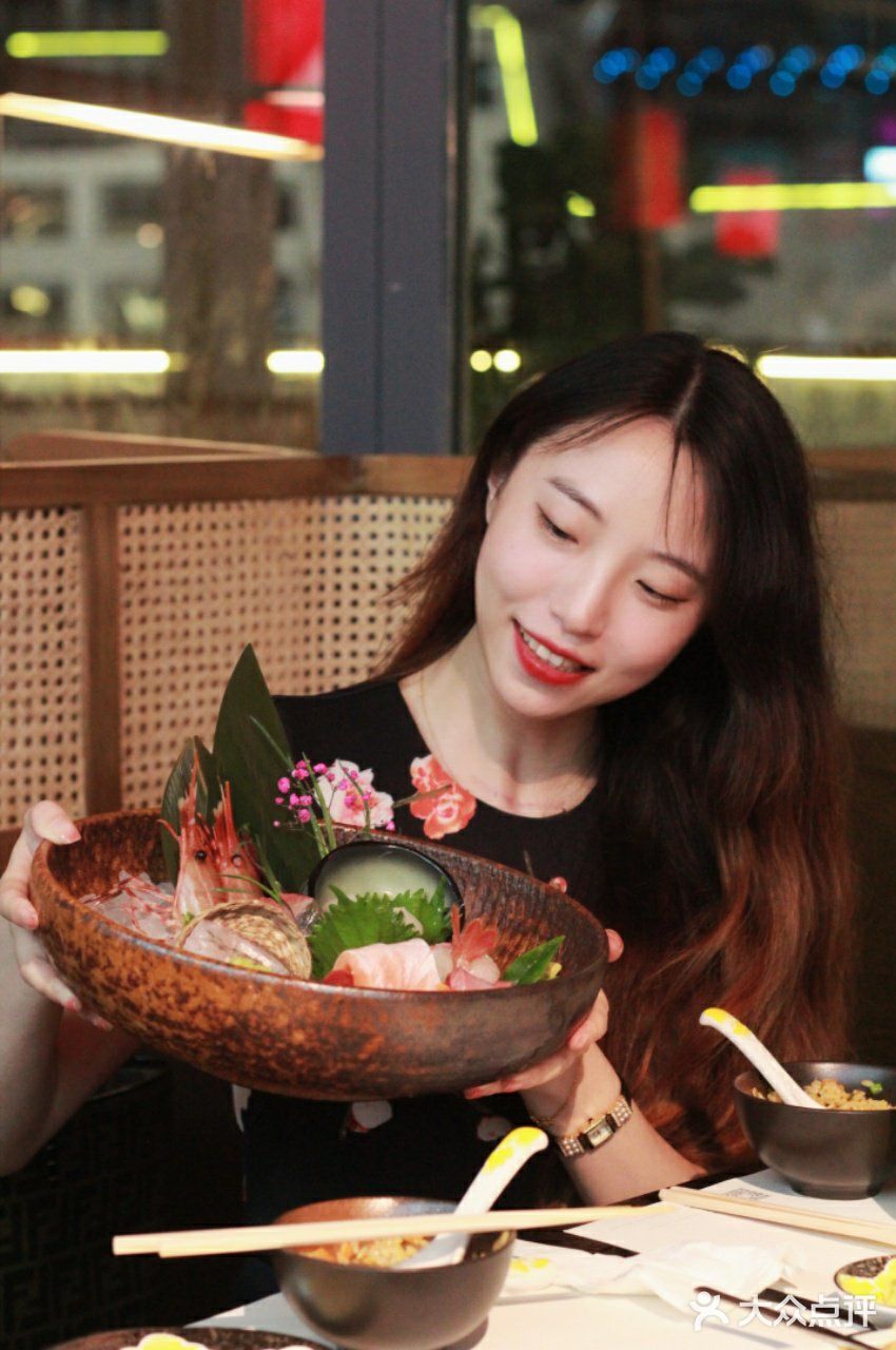深圳日料｜音乐喷泉旁的深夜食堂🪐 🌙