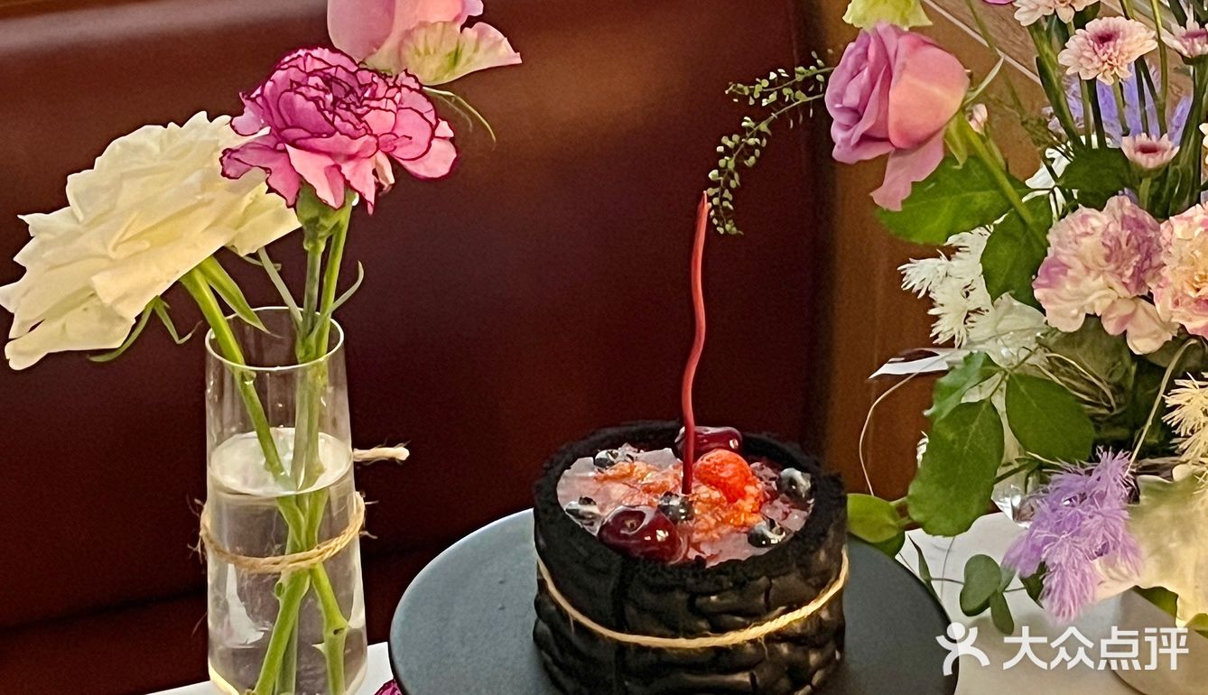 它真的！我哭死…生日🆓布置+送莓果爆浆蛋糕🫐