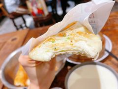 咸大饼-弄堂咪道-饭香·面香·馄饨香(钦州北路田尚坊店)