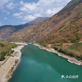 想看这个色的江，还得到上游