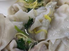 精肉小馄饨-小杨生煎(成山巴黎春天店)