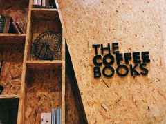 -新华里咖啡书吧(新华书店小寨店)