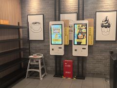 -麦当劳(上海虹桥站30B检票口楼上)
