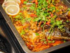 -何妹湿辣牛肉·粤式烧烤砂煲(桂雅路店)