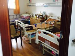 多人房间环境-怡百康养老院