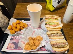 -The Habit Burger Grill 哈比特汉堡(世博店)