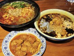 -爆炸头阿姨小四川正宗川味小吃(无任何分店)