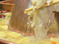 -果松木炭酸菜铜火锅·外婆参鸡汤