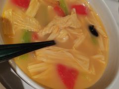 浓汤煮鲜腐竹-汤城小厨•粤菜•靓汤(苏州街店)