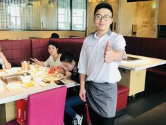 帅气的服务人员-海底捞火锅(海悦天地店)