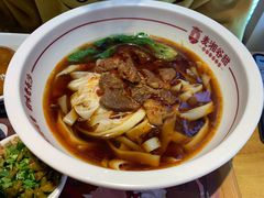招牌红烧牛肉米粉-呷佬·长沙手工米粉(金沙江路店)