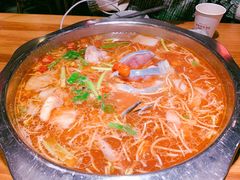 -野山舂·贵州现舂酸汤火锅(鸿通城店)