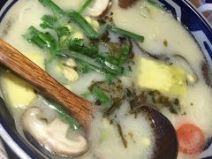 蒙自鸡汤过桥米线线-雀舞云南菜(乐客城店)