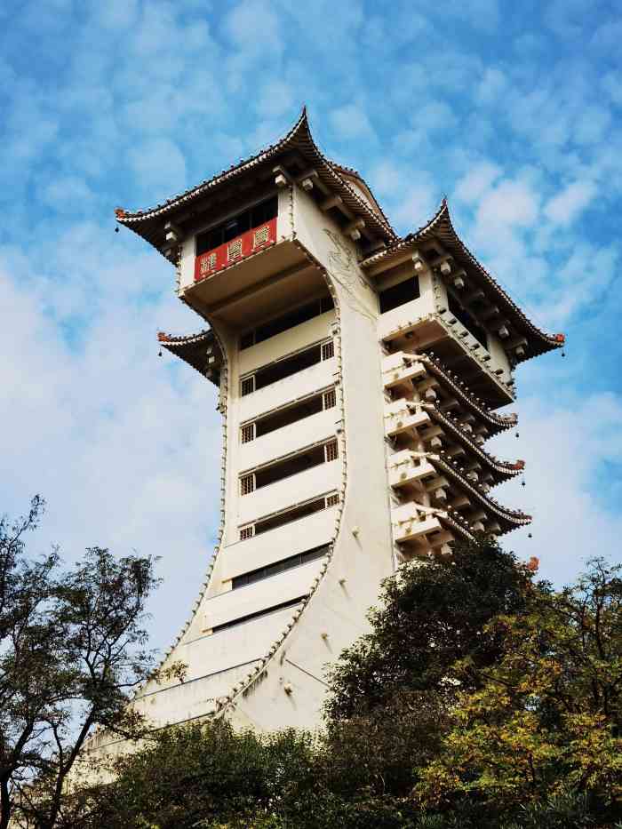 凤凰山公园-"公园有点小,不知道这个塔有啥好收费的,虽.