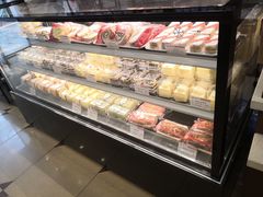 -红宝石·鲜奶小方·海派西点房(南丹店)