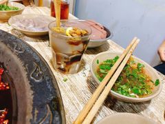 -渝嘴小老弟老火锅(华新村店)