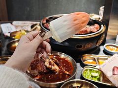 -草家酱蟹炭火烤肉店(珲春南路二店)