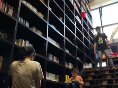 -钟书阁(松江泰晤士小镇店)