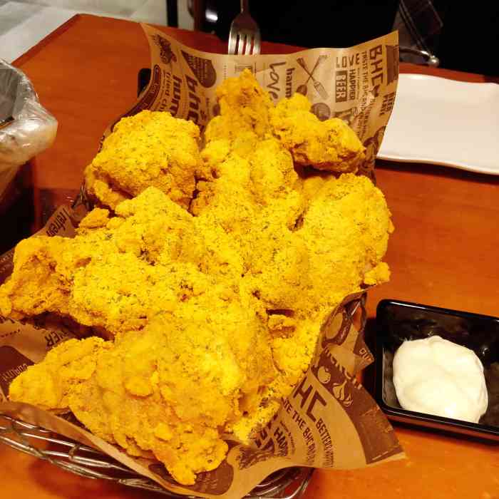 bhc炸鸡(259439)-"网红炸鸡,口味一般吃个感觉!分量好大两个.