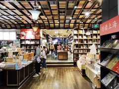 -钟书阁(松江泰晤士小镇店)