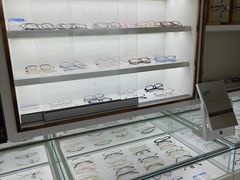 -翰佐蔡司小乐圆·依视路星趣控·暴龙眼镜折扣店