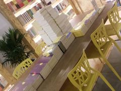 -新华里咖啡书吧(新华书店小寨店)