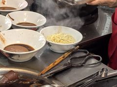-松树干拌面店